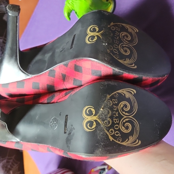 Bamboo brand red and black gingham heels. Size 9 - Picture 4 of 6